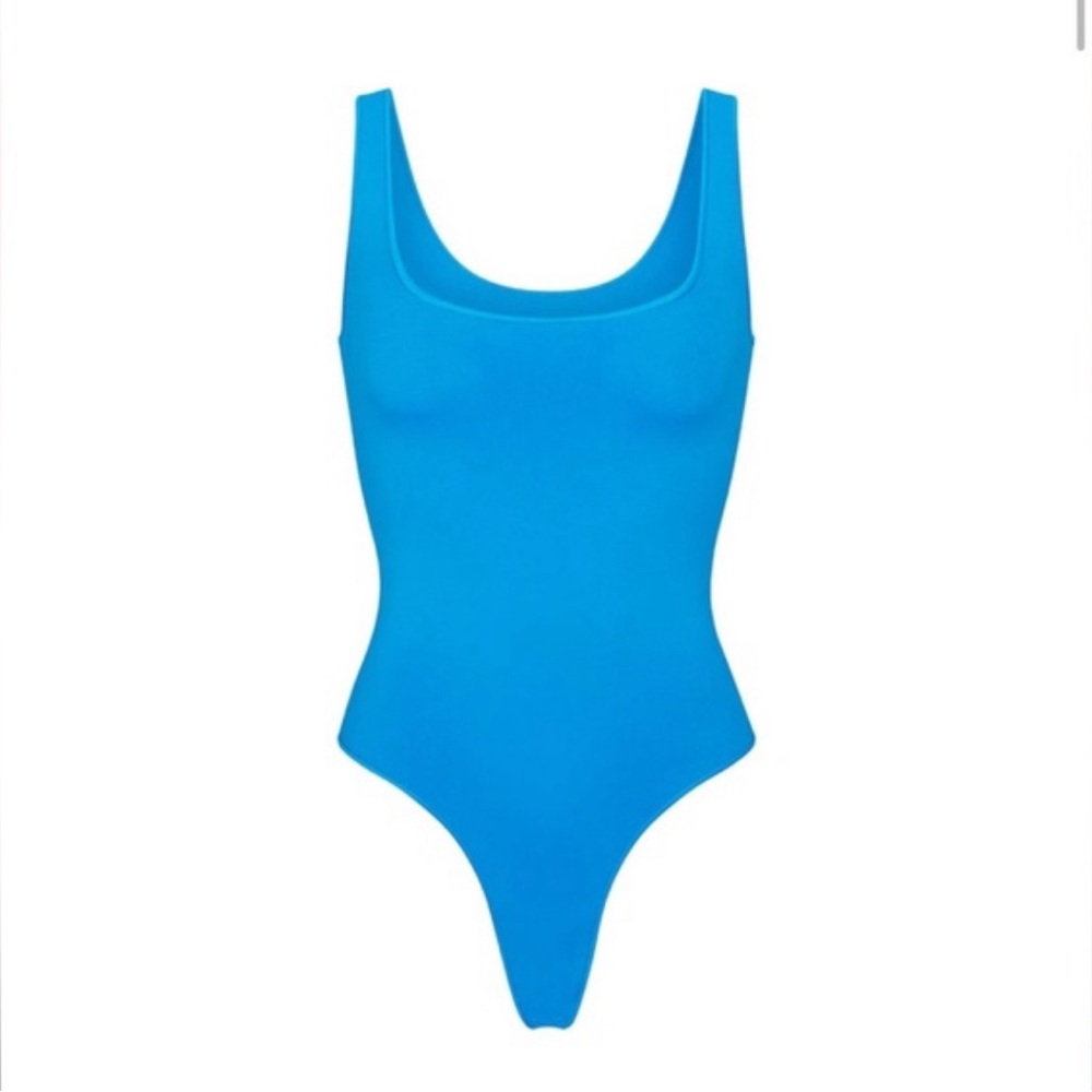Skims bodysuit in Mykynos